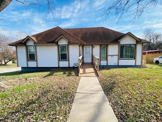 900 Summit Rd, Knob Noster, MO 65336