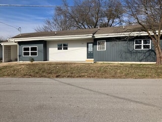 509 E Freeman St, Bolivar, MO 65613
