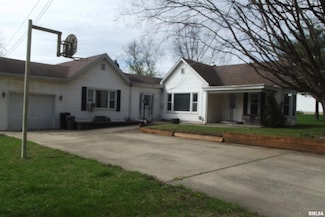 3507 River Rd, Riverton, IL 62561