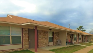 1300 Courtland Rd, Atlanta, TX 75551