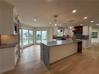 125 Heidi Dr, Portsmouth, RI 02871