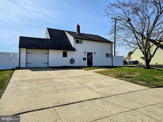 63 Greenbriar Rd, Levittown, PA 19057