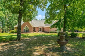 9125 Forest Wind Dr, Collierville, TN 38017