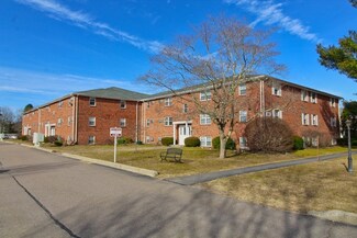 91 Pleasant St Unit B5, Medfield, MA 02052