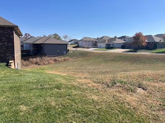 726 Peach Brook Dr, Nixa, MO 65714