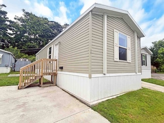 7055 Quarry Rd Unit 80, Amherst, OH 44001