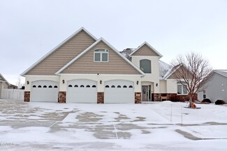 2114 Pebbleview Loop, Bismarck, ND 58503