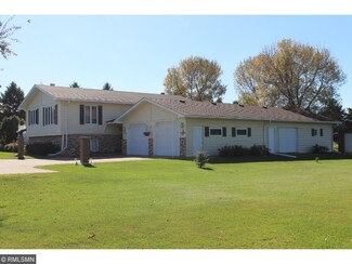 614 Park Ave SE, Pierz, MN 56364