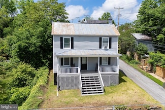 102 S Hawksbill St, Luray, VA 22835