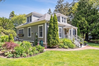 19 Willow St, Sandwich, MA 02563
