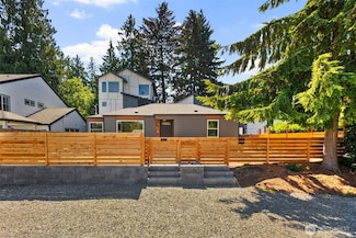 3811 NE 89th St, Seattle, WA 98115