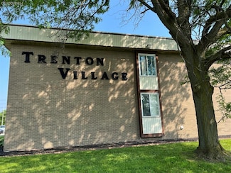 3901 Fort St Unit 107, Trenton, MI 48183