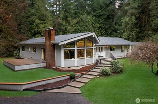 15620 Agatewood Rd NE, Bainbridge Island, WA 98110