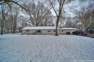 1121 Vick Rd, Norton Shores, MI 49441