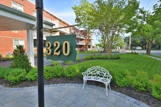 320 E Shore Rd Unit 1 C, Great Neck, NY 11023