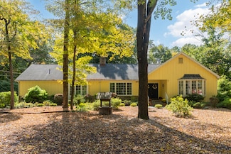 288 Jefferson Dr, Guilford, CT 06437