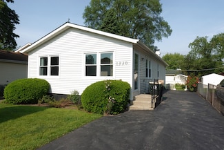 1330 Ridgeway St, Round Lake Beach, IL 60073
