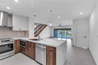 6409 Windmill Gate Rd, Hialeah, FL 33014
