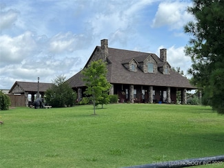 707 S Harmony Rd, Cushing, OK 74023