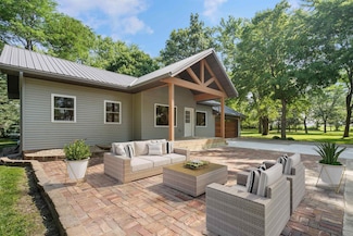 1636 Jepsen Rd, Cedar Falls, IA 50613