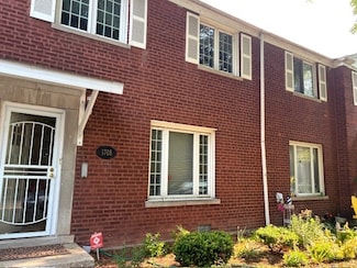 1708 W Belle Plaine Ave, Chicago, IL 60613