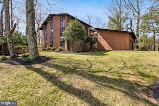2700 Berryland Dr, Oakton, VA 22124