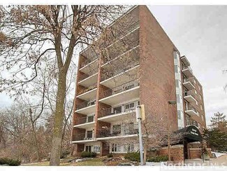 3220 3220 W Calhoun Pkwy, Minneapolis, MN 55416