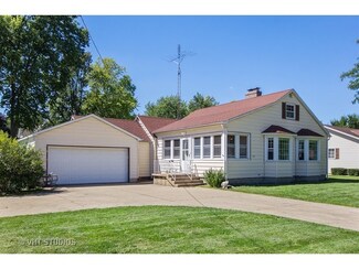 502 S East St, Earlville, IL 60518