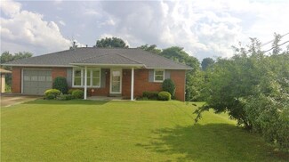 33 Manor Rd, Donora, PA 15033