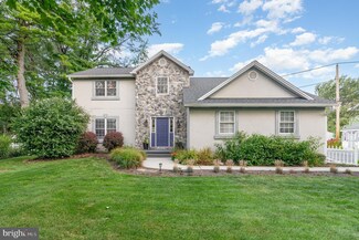 128 S Walnut St, Hummelstown, PA 17036