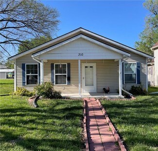 310 W Cornhill St, Cameron, MO 64429