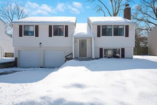 3951 Farm Brook Ln, Columbus, OH 43204