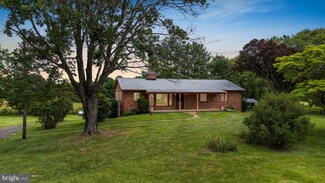 34358 Bloomfield Rd, Bluemont, VA 20135