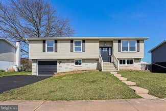 519 Oakwood Dr, Dover, PA 17315
