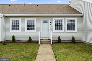 84 B Parkway Dr Unit B, Freehold, NJ 07728