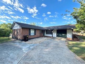 30 Richardson Dr, Daleville, AL 36322