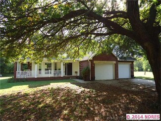 1201 Willow Springs Rd, Ponca City, OK 74601
