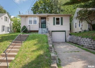 1025 44th St, Rock Island, IL 61201