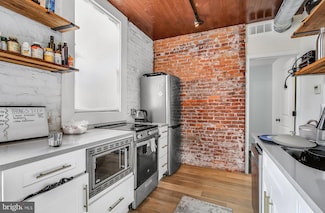 1900 Waterloo St Unit 2, Philadelphia, PA 19122