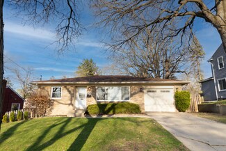 1434 Cambridge Dr SE, Grand Rapids, MI 49506