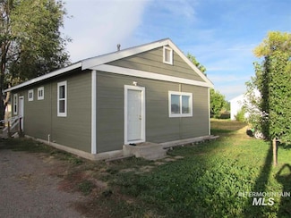 1060 E 10th S, Mountain Home, ID 83647