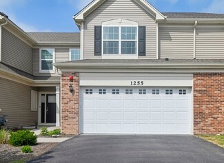 1255 Hawk Hollow Dr, Yorkville, IL 60560
