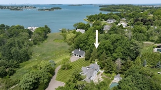 10R Martins Ln, Hingham, MA 02043