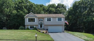 36 Monroe Dr, Coventry, RI 02816