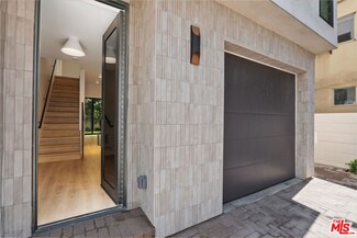 426 Arnaz Dr, Los Angeles, CA 90048