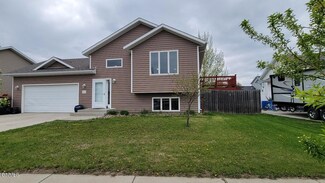 3001 Percheron Dr SE, Mandan, ND 58554