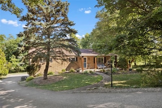 4 Williams Dr, Coraopolis, PA 15108