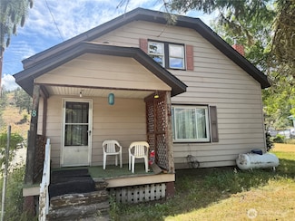8 S Main St, Curlew, WA 99118