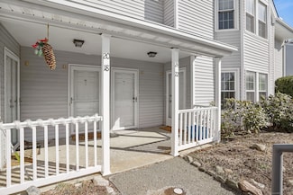 24 Greenview Ln, Milford, CT 06461