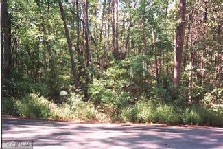 11400 Park Dr, Fairfax, VA 22030